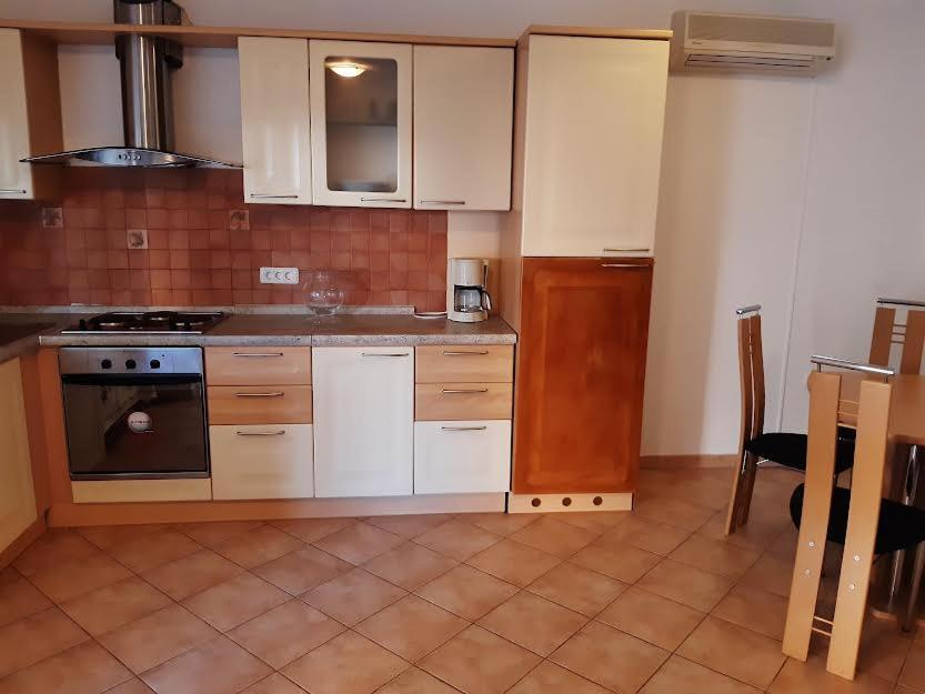 Apartmani Delas Pjescana Uvala Exterior foto