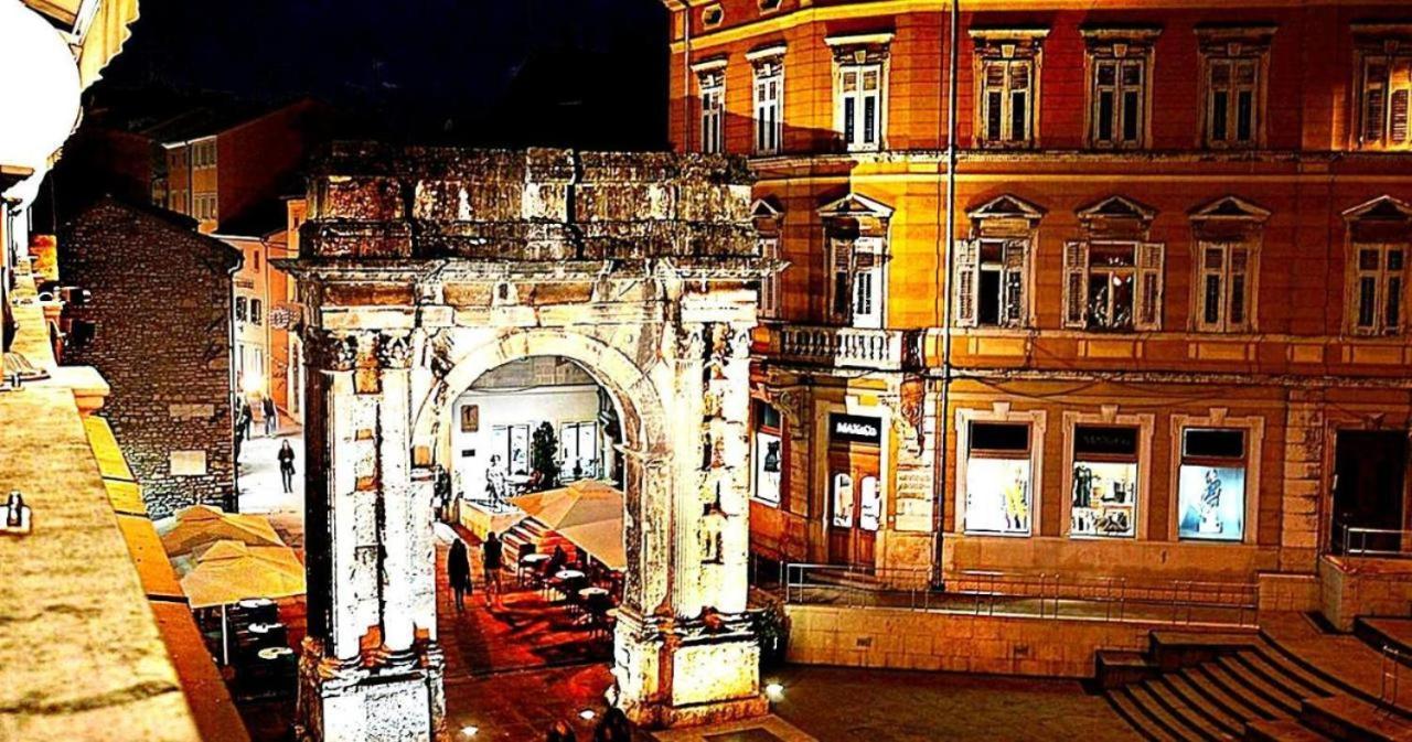Apartmani Delas Pjescana Uvala Exterior foto