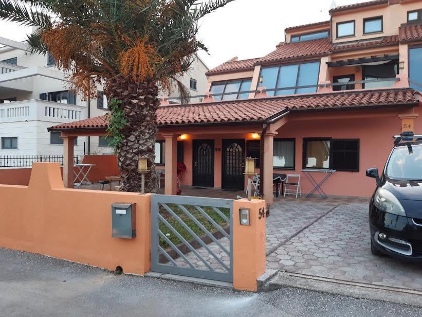 Apartmani Delas Pjescana Uvala Exterior foto