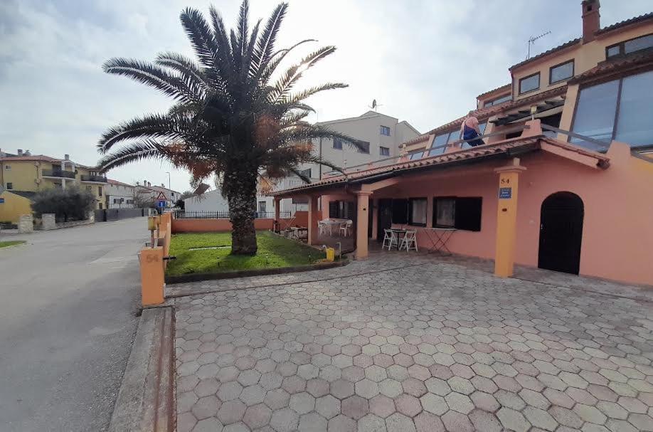 Apartmani Delas Pjescana Uvala Exterior foto